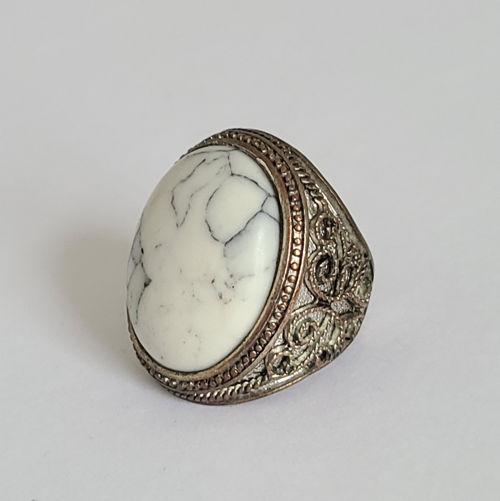 Vintage Boho Chunky Unisex White Howlite Filigree Silver Costume Statement Ring